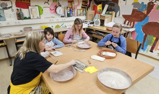 Speckstein_schleifen__c__Stadt_Feldkirch.jpg Speckstein_schleifen__c__Stadt_Feldkirch.jpg