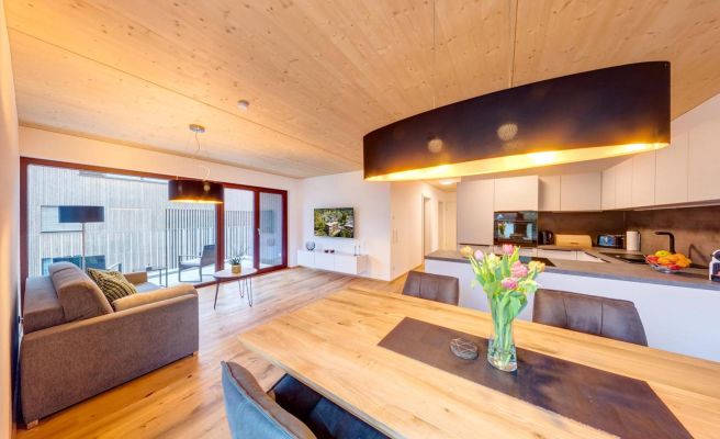 Urban-Apartmenthaus zwischen Berg und See