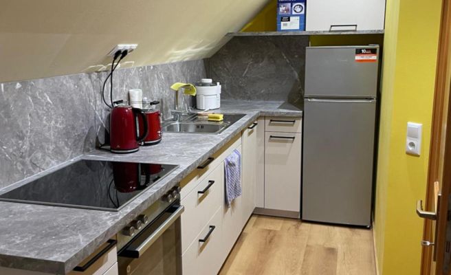 Neu renoviertes 2Zi Appartment im DG