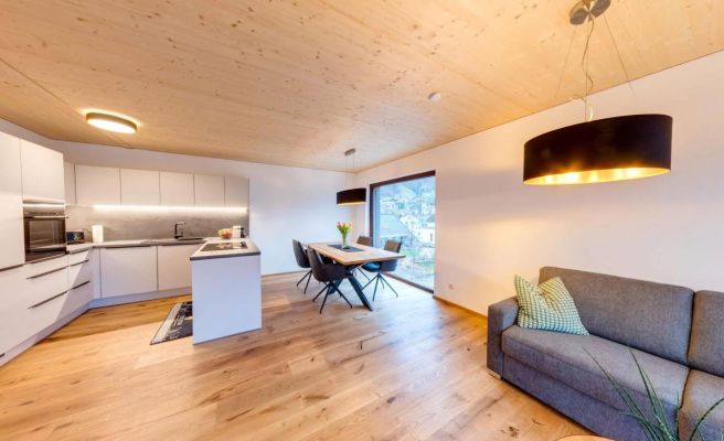 Urban-Apartmenthaus zwischen Berg und See