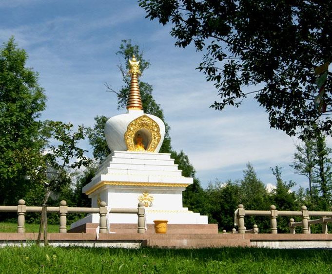 Friedensstupa des buddhistischen Kloster Letzehof