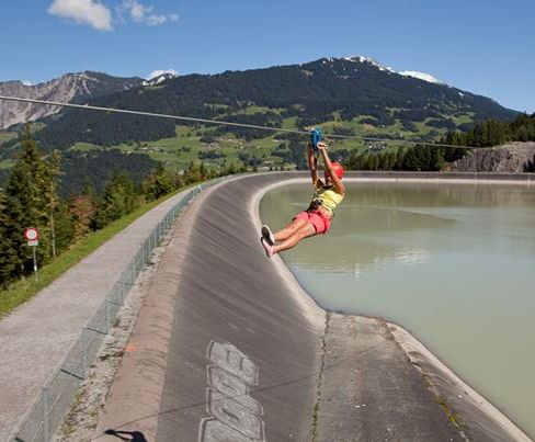 Vorarlberg Tourismus - Illwerke Tourismus Der ultimative Flug über den See mit dem Flying Fox
