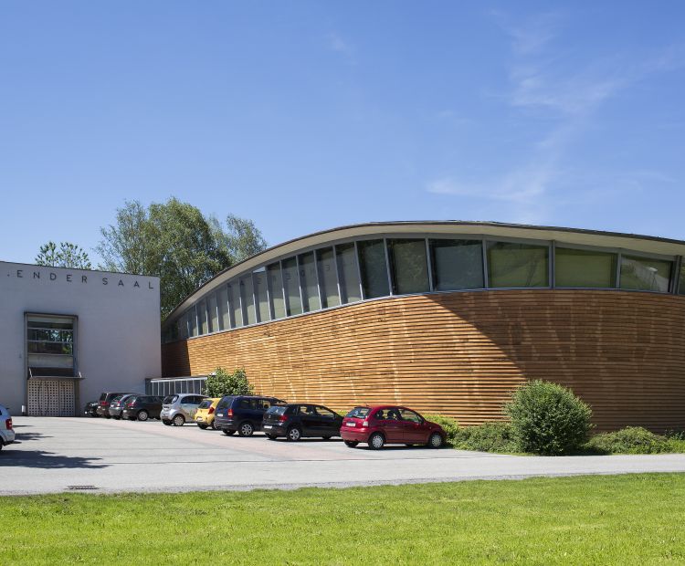 J.J.Ender-Saal MÃ¤der