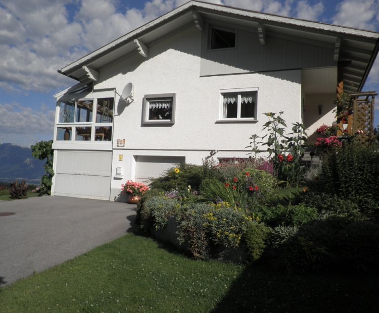 Haus "Sonnblick" - BreuÃ, Ãbersaxen Haus "Sonnblick" - BreuÃ, Ãbersaxen
