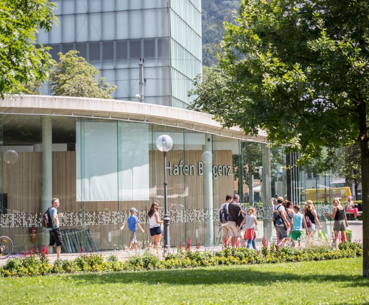 Hafengebäude/Café Die Welle Hafengebäude/Café Die Welle