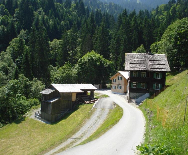 Gafazutweg bei "Mülli-Ferdi" in Latschau Gafazutweg bei "Mülli-Ferdi" in Latschau