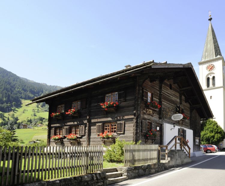 Tourismusmuseum Gaschurn mit Kirche Hl. Michael Tourismusmuseum Gaschurn mit Kirche Hl. Michael