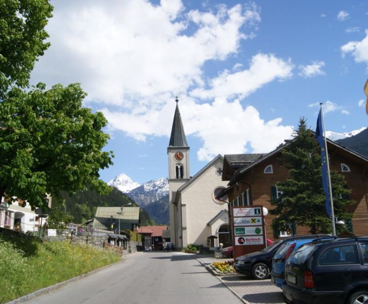 Christina Wachter - Montafon Tourismus GmbH_Roland Fritsch Pfarrkirche Hl. Michael Gaschurn