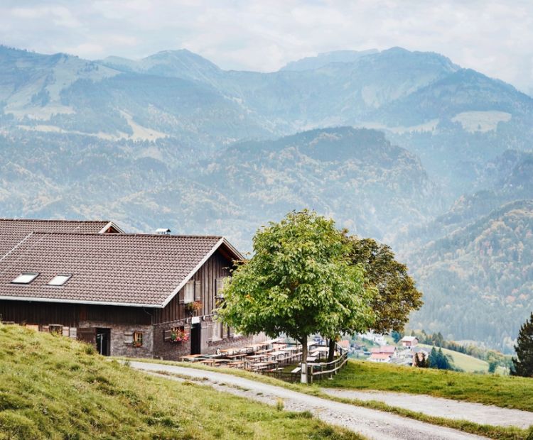 Alpe Schwende mit First im Hintergrund