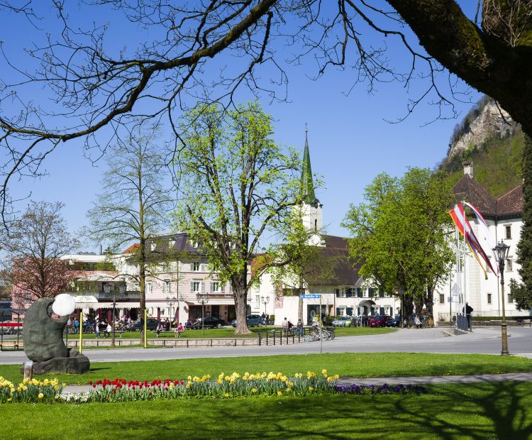 Schlossplatz Frühling Hohenems