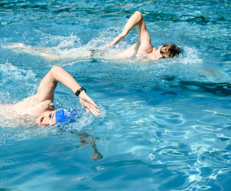 Sportler beim Schwimmen