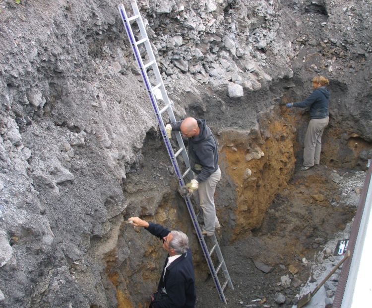 Bergbauhalde und Erzaufbereitung