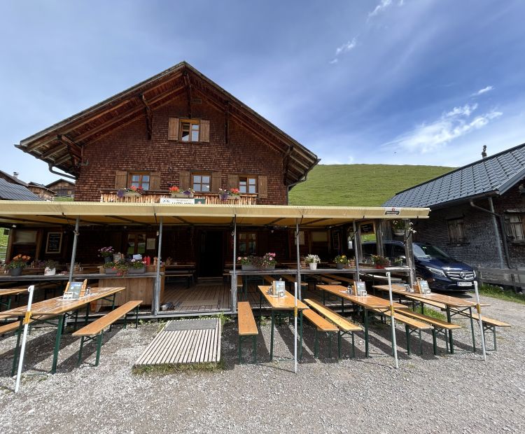 Berghaus Mattajoch, AuÃenansicht Berghaus Mattajoch, AuÃenansicht