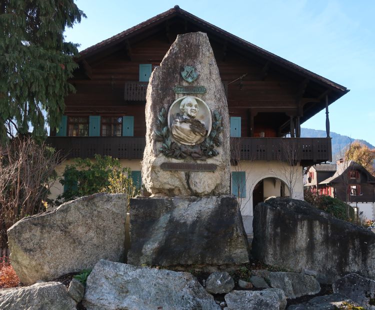 Julia Eckert Batlogg Denkmal