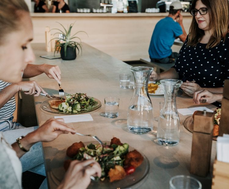 Mittagessen im Werkraumhaus Mittagessen im Werkraumhaus
