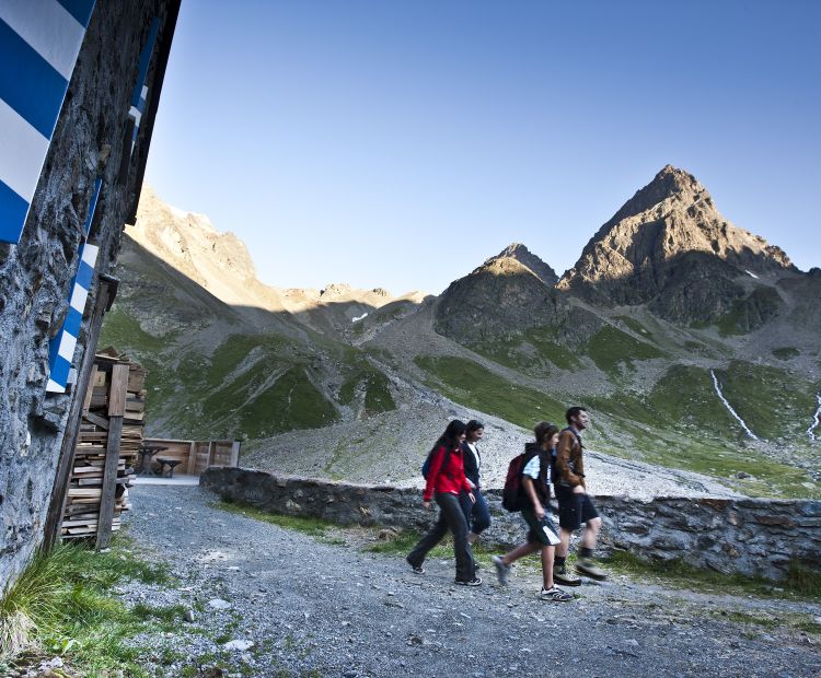 __NO_NAME__ __NO_NAME__