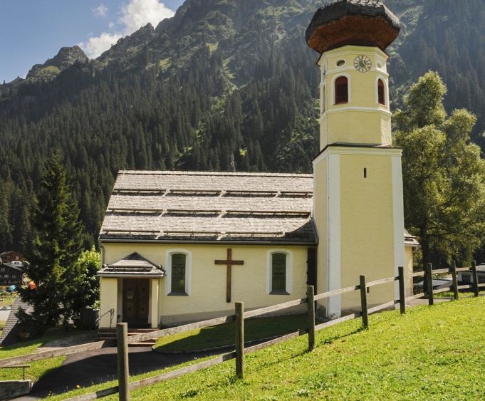 Elisa Schöllhorn - Montafon Tourismus GmbH - Andreas Künk Kirche Gargellen