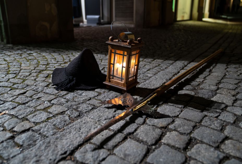 Nachtwächer Hut und Laterne Nachtwaechter klein.jpg