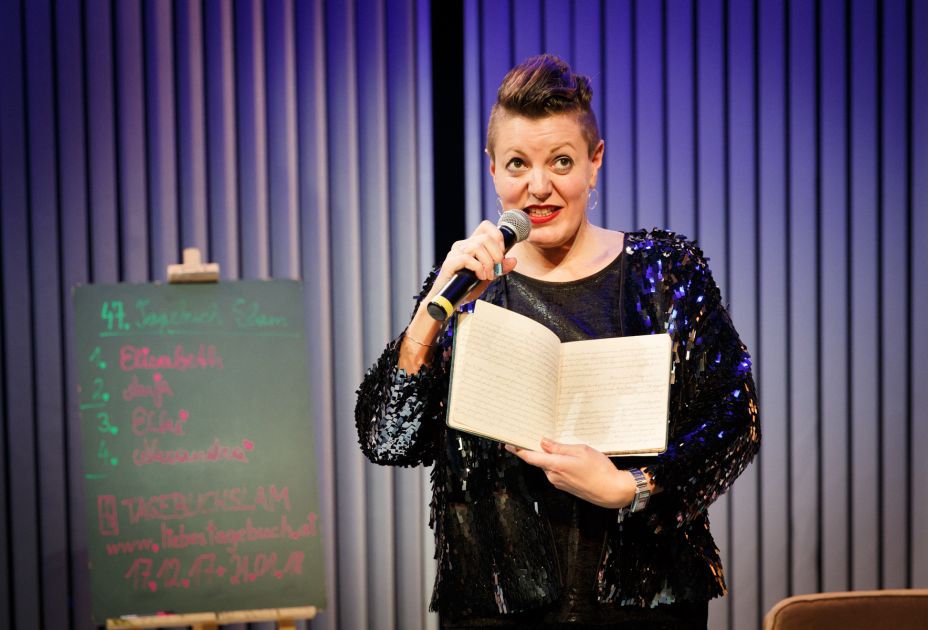 Tagebuch Slam 2025_Poolbar_TAGebuch+Slam+Buchpräsentation_©anna+konrath_09.jpg