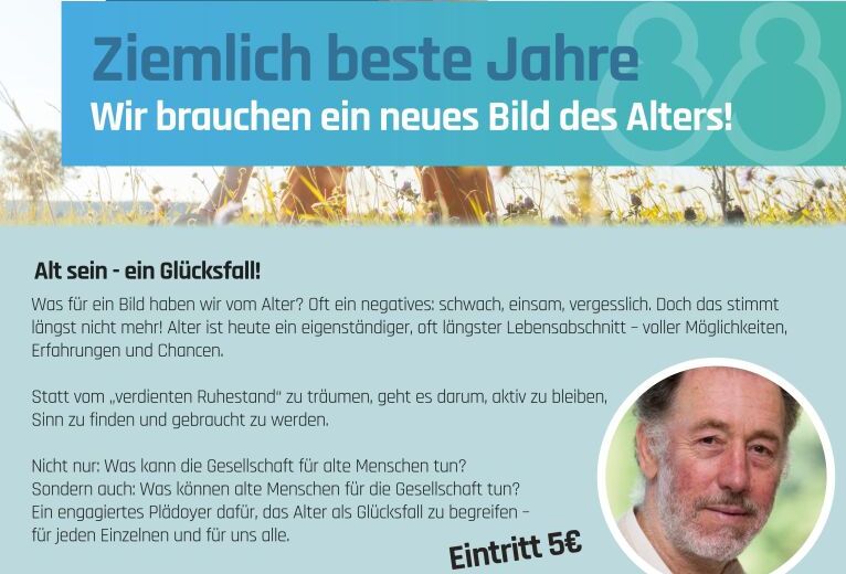 eine Person, die ein Kind auf dem Rücken trägt eine Person, die ein Kind auf dem Rücken trägt