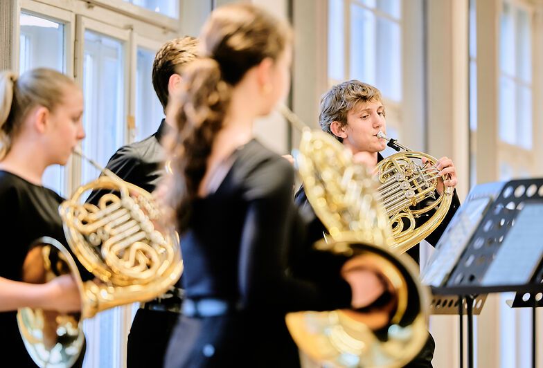 horn_victor_marin__2_.jpg horn_victor_marin__2_.jpg