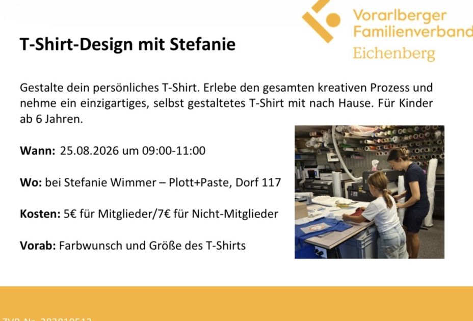 Eine Person, die am Schreibtisch arbeitet Eine Person, die am Schreibtisch arbeitet