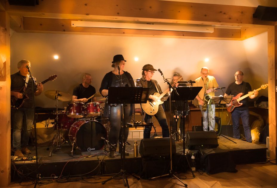 Hubi-left0054 (002).jpg Hubi-left0054 (002).jpg