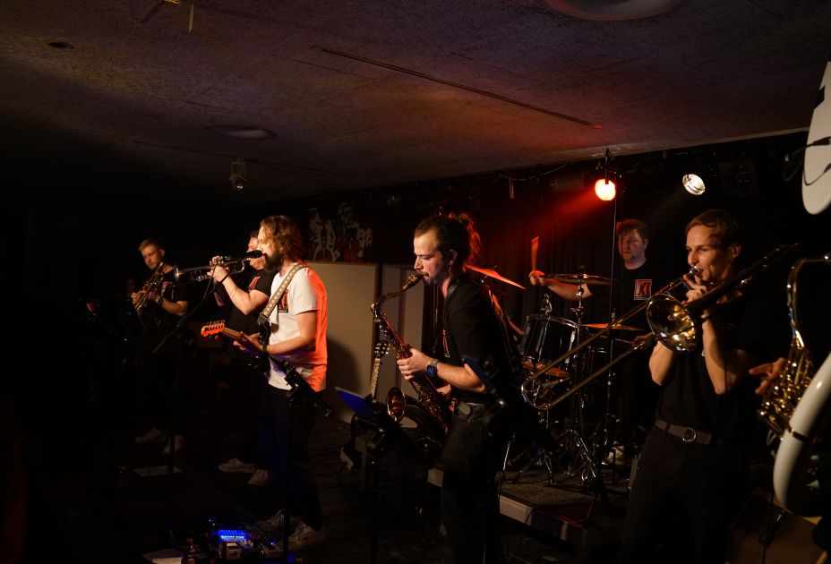 FinestXi@HandoutBand(6).JPG