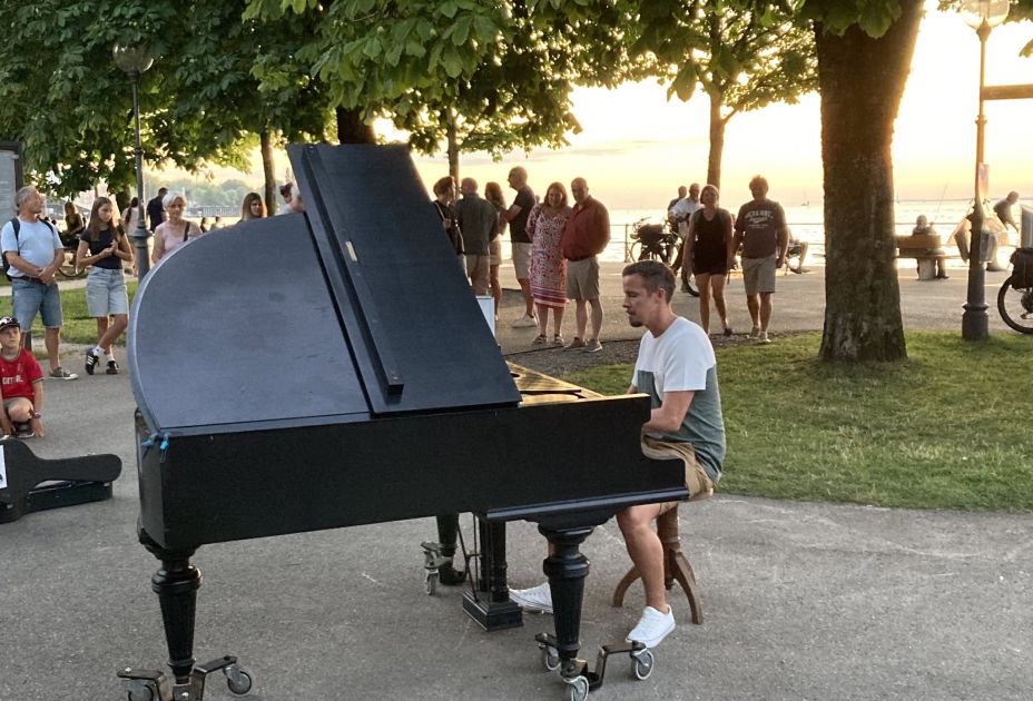 Open Piano in Bregenz 1 (Nico Schwendinger).jpg Open Piano in Bregenz 1 (Nico Schwendinger).jpg
