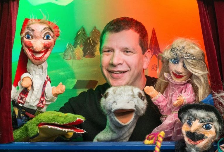 Christian Maier und sein Kasperltheater