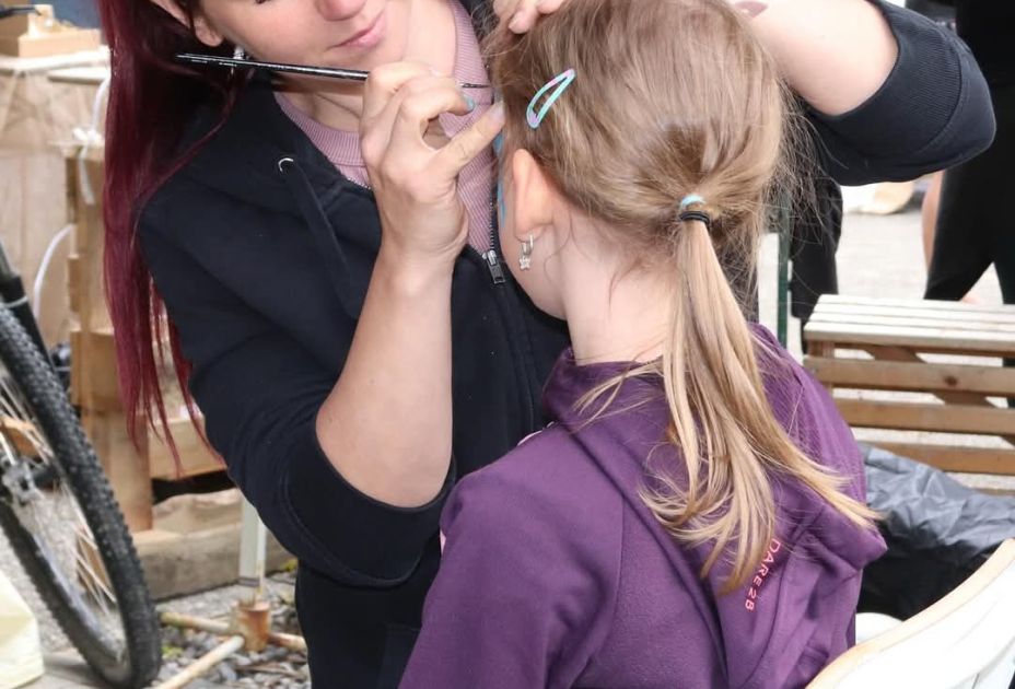 Kinderschminken.jpg Kinderschminken.jpg