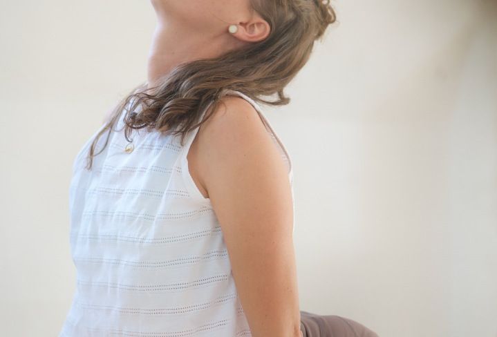 eine Person, die ihren KÃ¶rper streckt