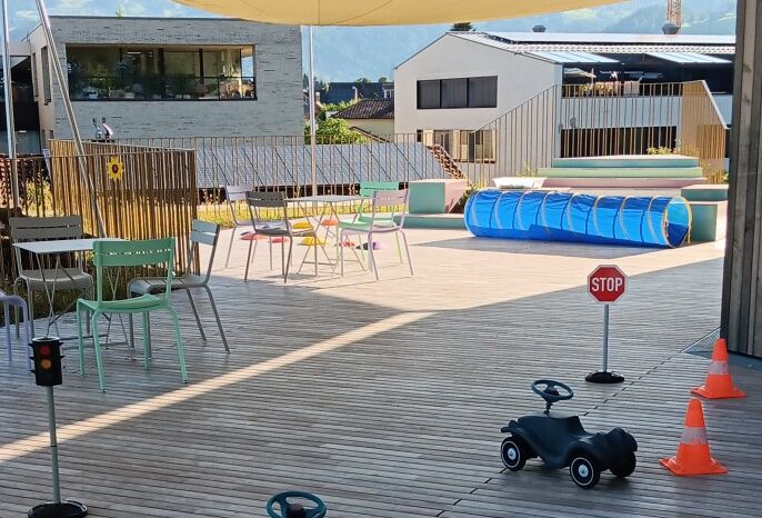 Im Familientreffpunkt Kinderhaus Markt ist die Spiele-Terrasse fÃ¼r Familien geÃ¶ffnet