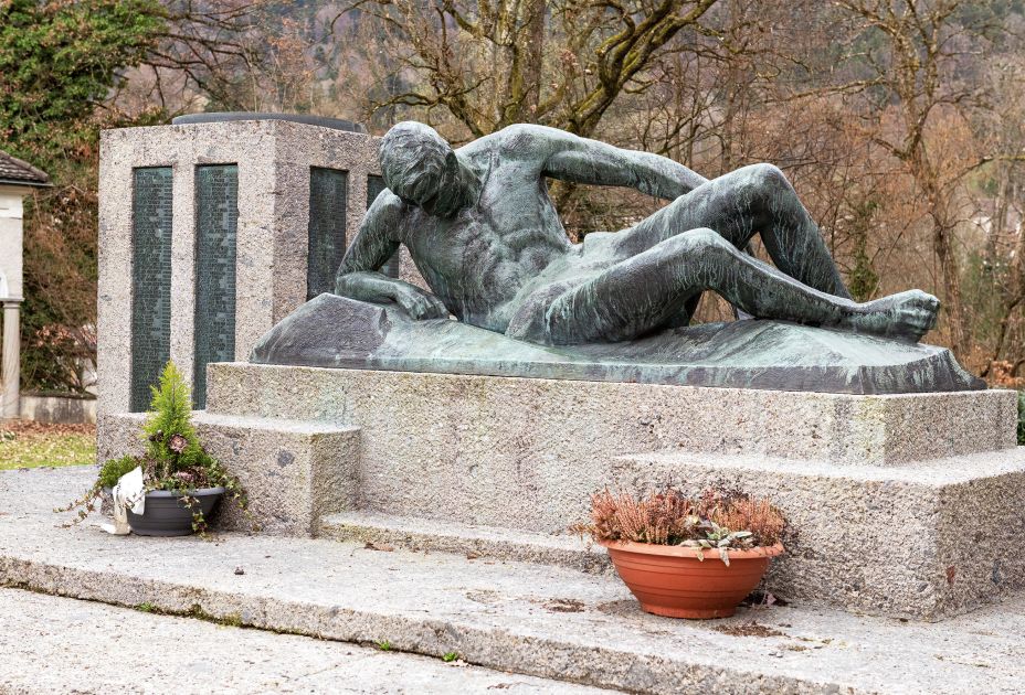 Kriegerdenkmal__c_Schlatter.jpg Kriegerdenkmal__c_Schlatter.jpg