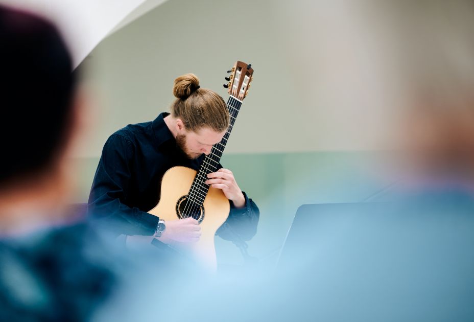 Gitarre Gitarre__c_VictorMarin.jpg
