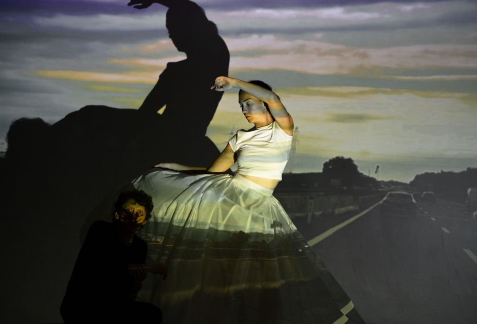 walktanztheater.com: MARIA Walk_MARIA_WEB_c_sarahmistura-MisturaOG-25.jpg