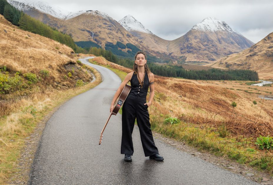 world of songsLaura Silverstone (CREDIT- Philippe Monthoux).jpg