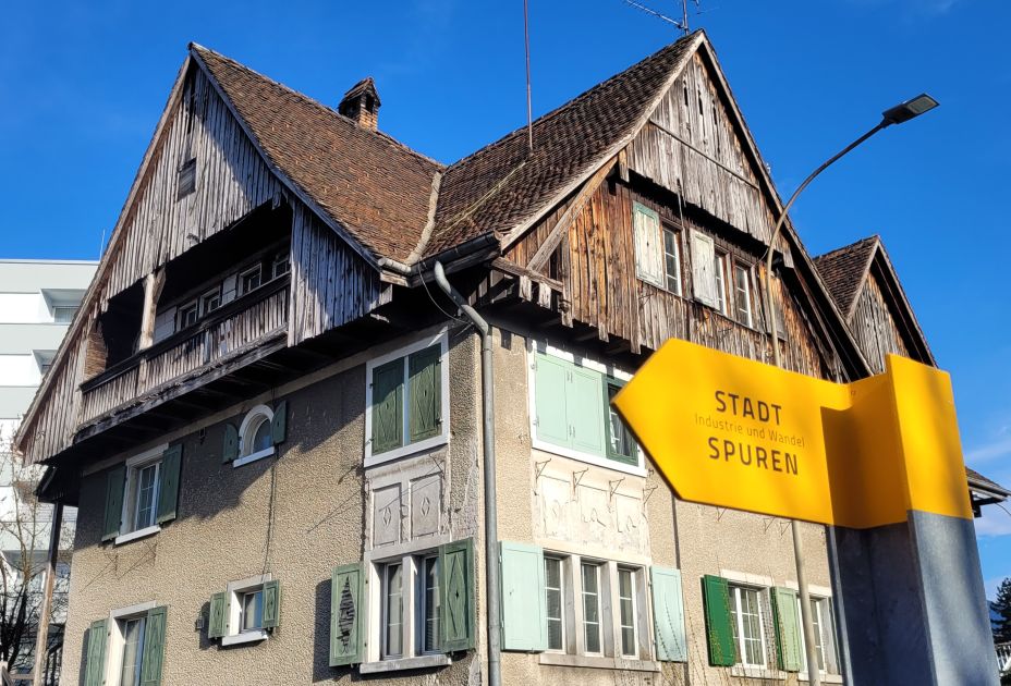 Foto Fahrradtour Stadtspuren Arbeiterwohnhaus_1.jpg Foto Fahrradtour Stadtspuren Arbeiterwohnhaus_1.jpg
