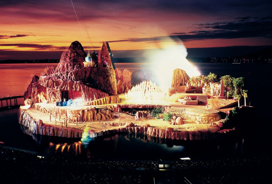 Die_Zauberfloete1_Foto_Bregenzer_Festspiele__Karl_Forster.jpg Die_Zauberfloete1_Foto_Bregenzer_Festspiele__Karl_Forster.jpg