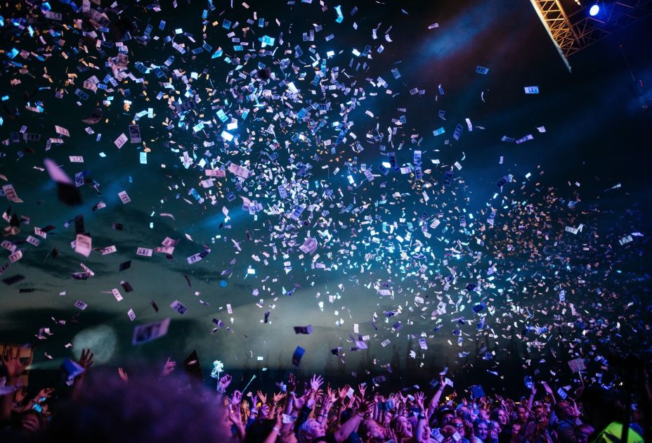 2026_zwischentoene_stocksnap-confetti-2571539.jpg