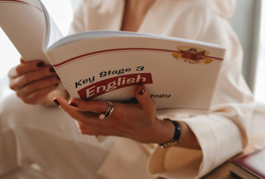 Englisch_fuer_Senioren_Fortgeschrittene_Penelope_pexels-polina-tankilevitch-6929162 (2).jpg Englisch_fuer_Senioren_Fortgeschrittene_Penelope_pexels-polina-tankilevitch-6929162 (2).jpg