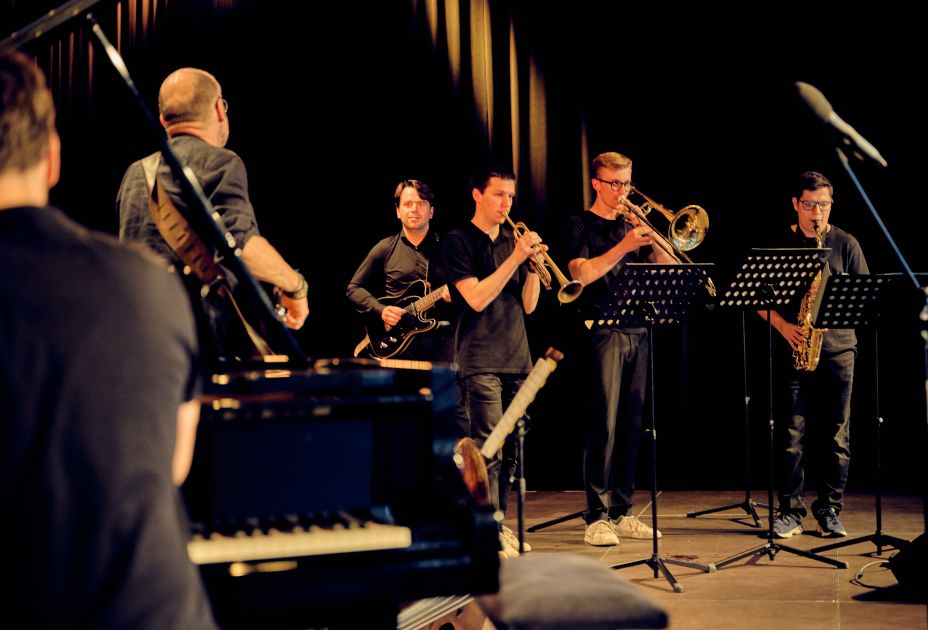 trompete_posaune_sax_victor_marin.jpg trompete_posaune_sax_victor_marin.jpg