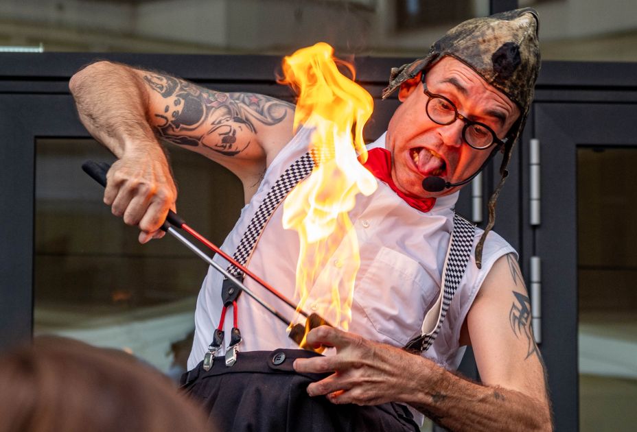 Zauberfuzzi Weihnachtsstadt Gauklerfestival 2023.jpg