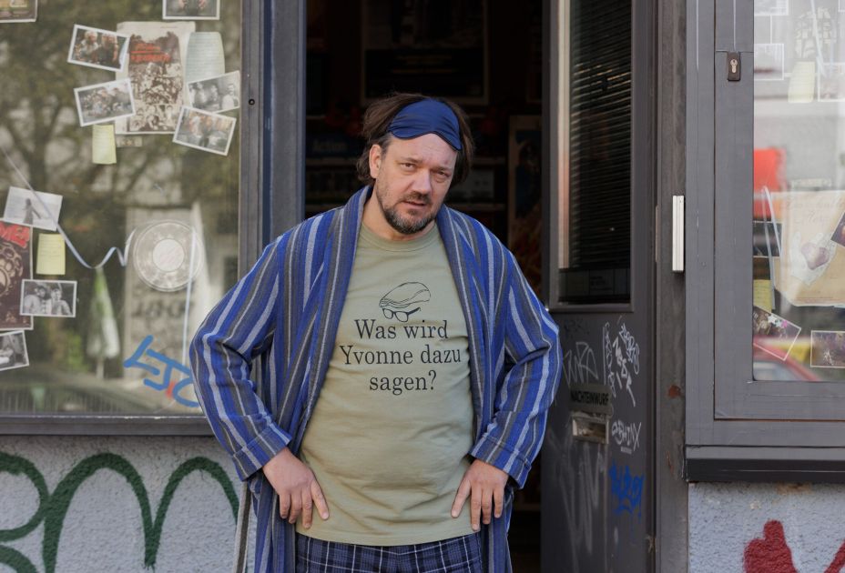 Der_Held_vom_Bahnhof_Friedrichstrasse__Still__Â© X Verleih AG__FrÃ©dÃ©ric Batier.jpg