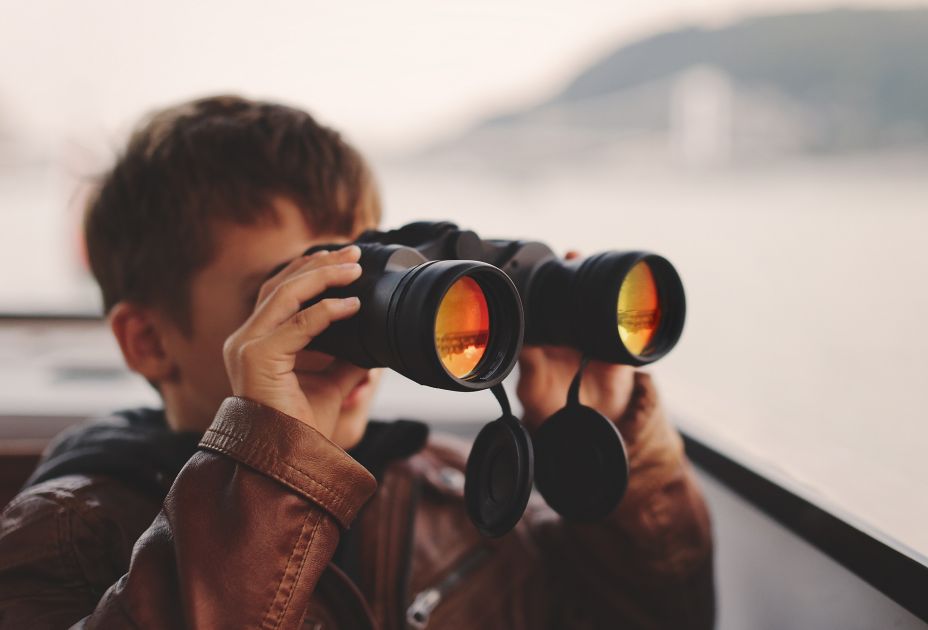 Schau genau, Fernglas, AdobeSTock_178596184 AdobeStock_178596184_KL.jpg