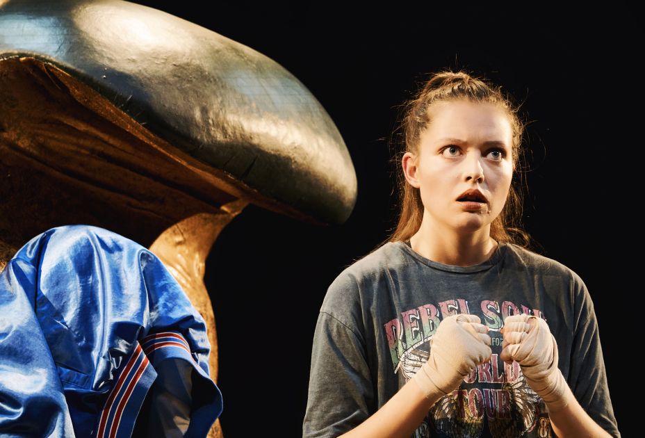 bitchboxerâ¬Â®anjakoehler240175slider.jpg bitchboxerâ¬Â®anjakoehler240175slider.jpg