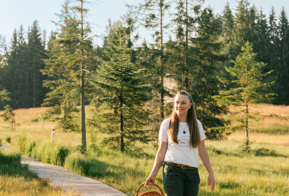 Katharina Moosbrugger im Fohramoos Â© Dominic Kummer - Bregenzerwald Tourismus.jpg