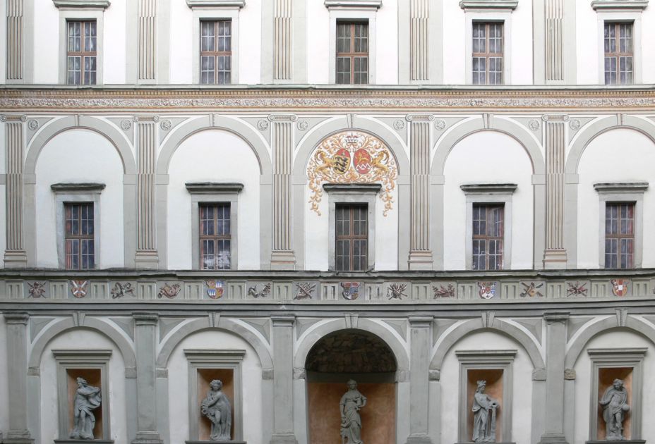 Foto Palast innenhof fÃ¼r Konzert 13.07.24 Sinden unter den Arkaden.jpg