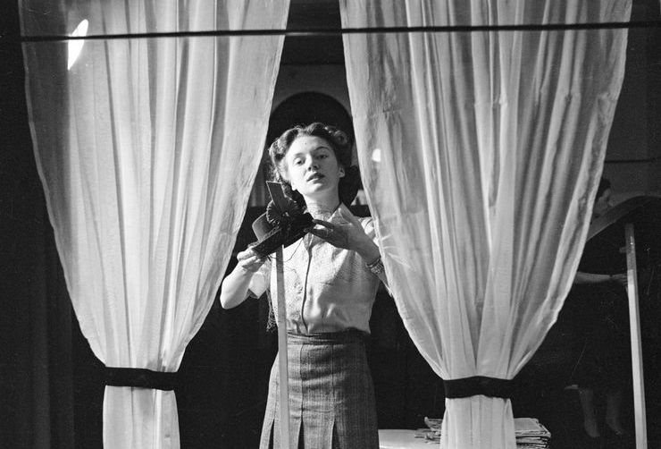 Hutmacherklasse-London (c) Familie Suschitzky Nachlass Edith Tudor Hart Fotohof Sbg.jpg Hutmacherklasse-London (c) Familie Suschitzky Nachlass Edith Tudor Hart Fotohof Sbg.jpg