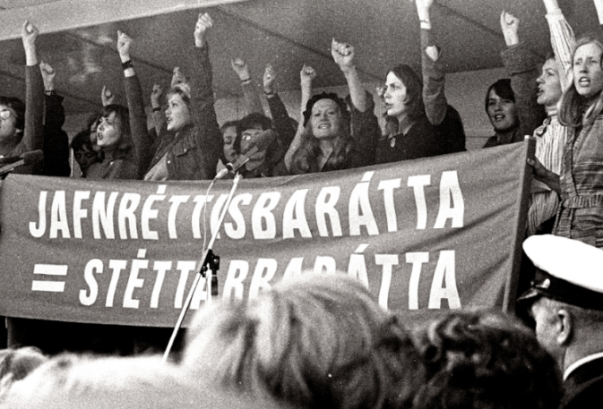 EinTagOhneFrauen_stage-fists-raisedâ¬Â®RiseandShine-Cinema-1204x457.png EinTagOhneFrauen_stage-fists-raisedâ¬Â®RiseandShine-Cinema-1204x457.png